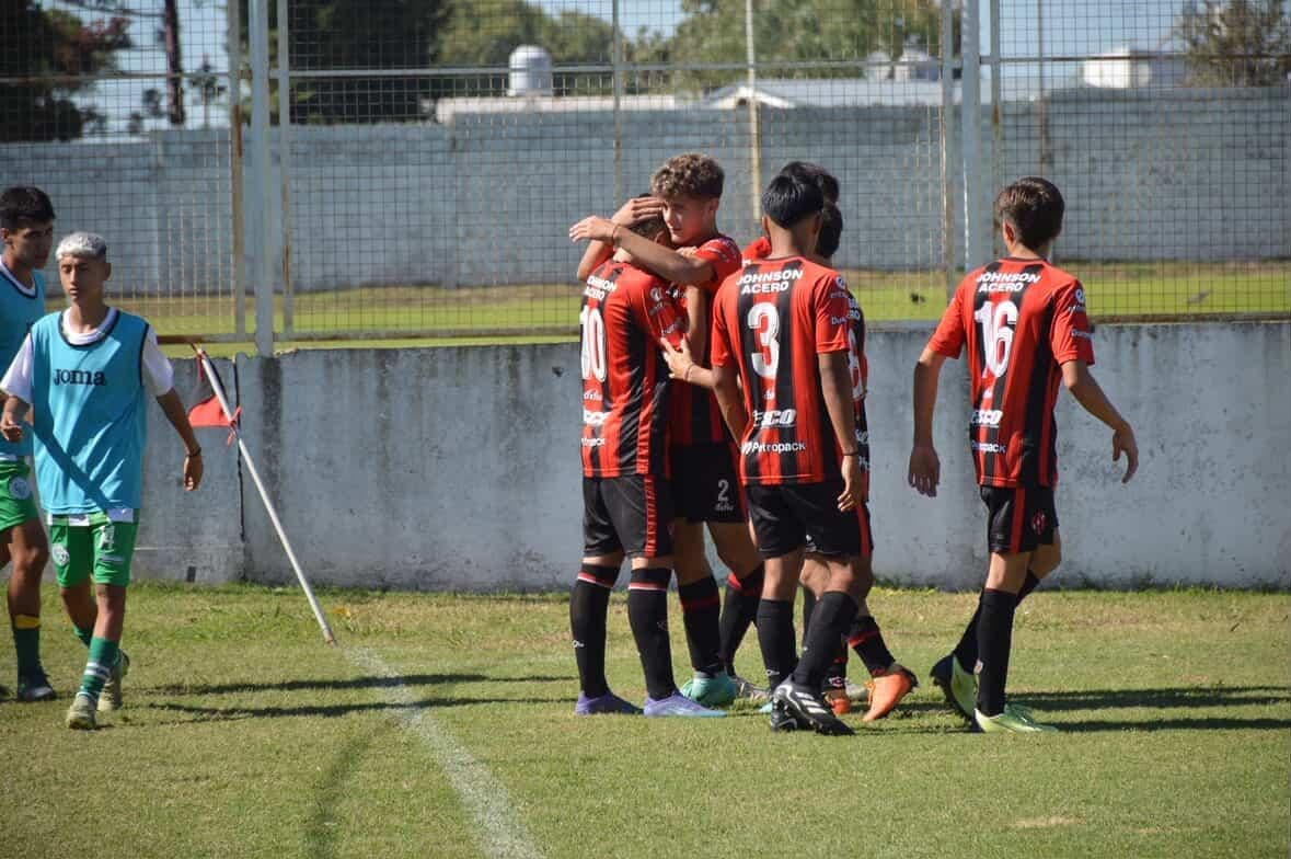 Roce y experiencia profesional para dos promesas de la 6ta división: quiénes entrenaron con primera