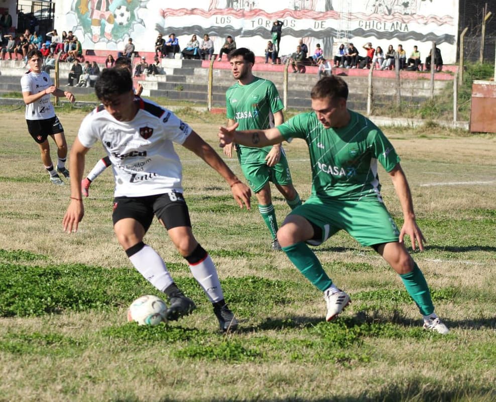 Con el debut goleador de Quiñones, Patronato venció a Camioneros