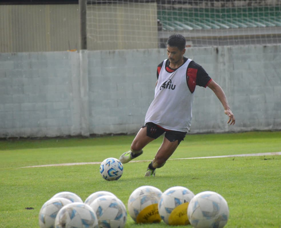 Gonzalo Asis vuelve al once y Barinaga o Moreno serían las dudas de Patronato