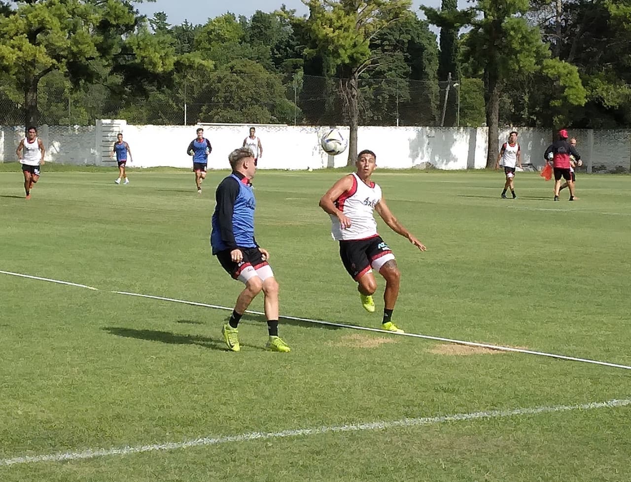 ¿Patronato con linea de cinco defensores? El once que paró Forestello