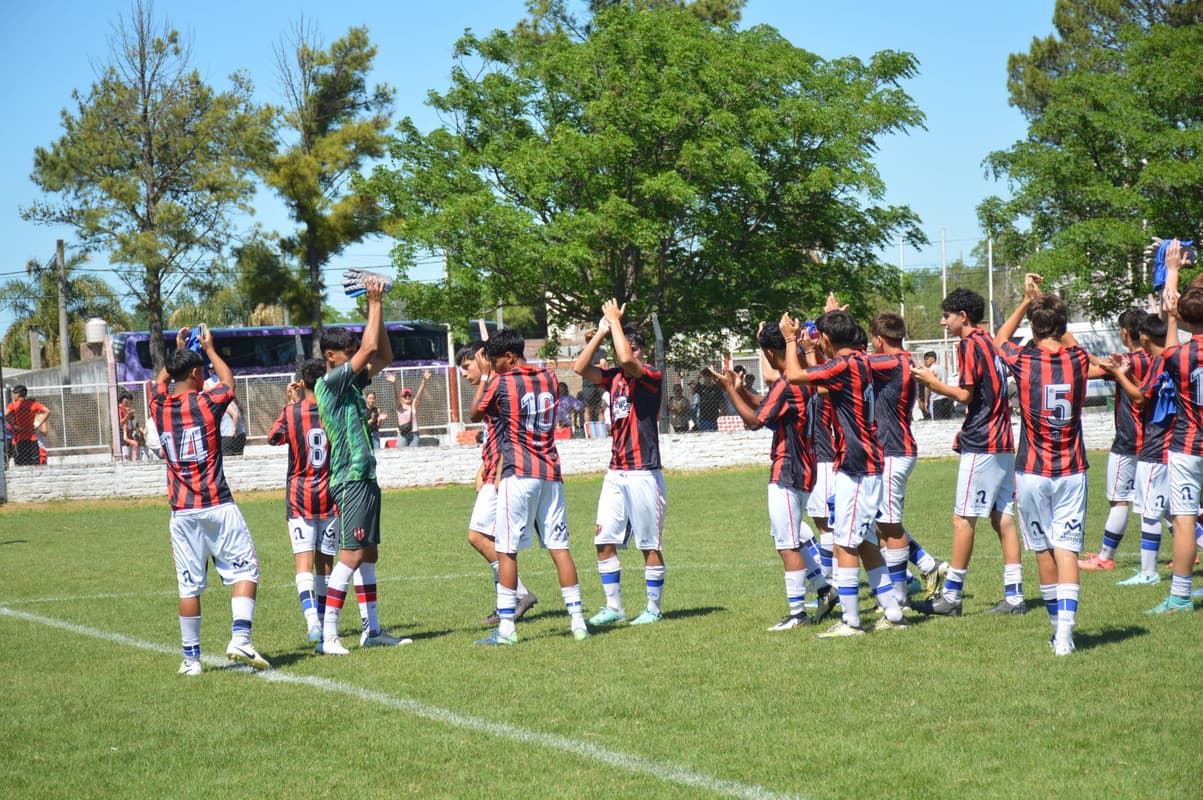¡Hay lugares disponibles! Padres e hinchas se organizan para alentar a los Gurises en San Luis