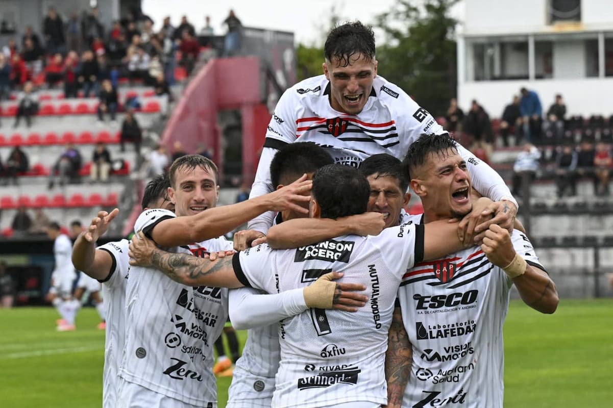 Patronato golpeó en momentos justos y consiguió un TRIUNFAZO