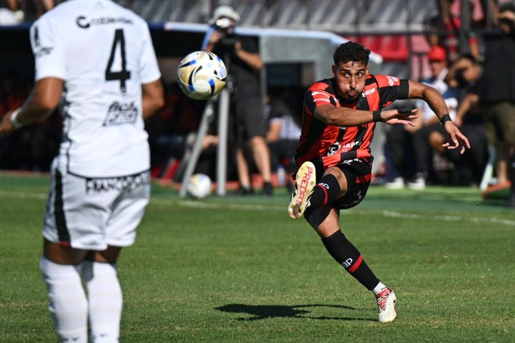 Patronato piensa en Nueva Chicago con ¿La vuelta de Heredia?
