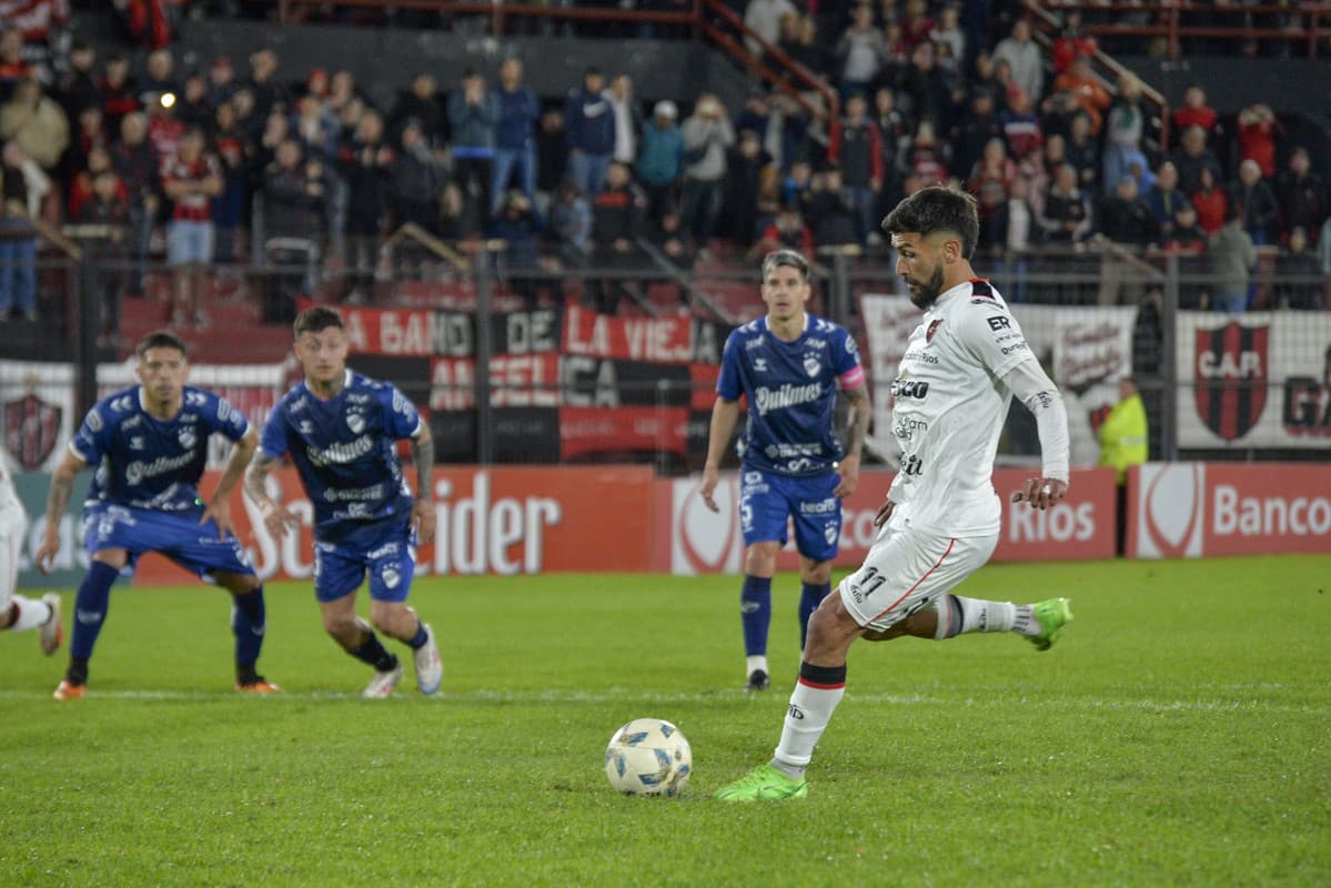 Emanuel Dening rompió una racha de 15 años en Patronato