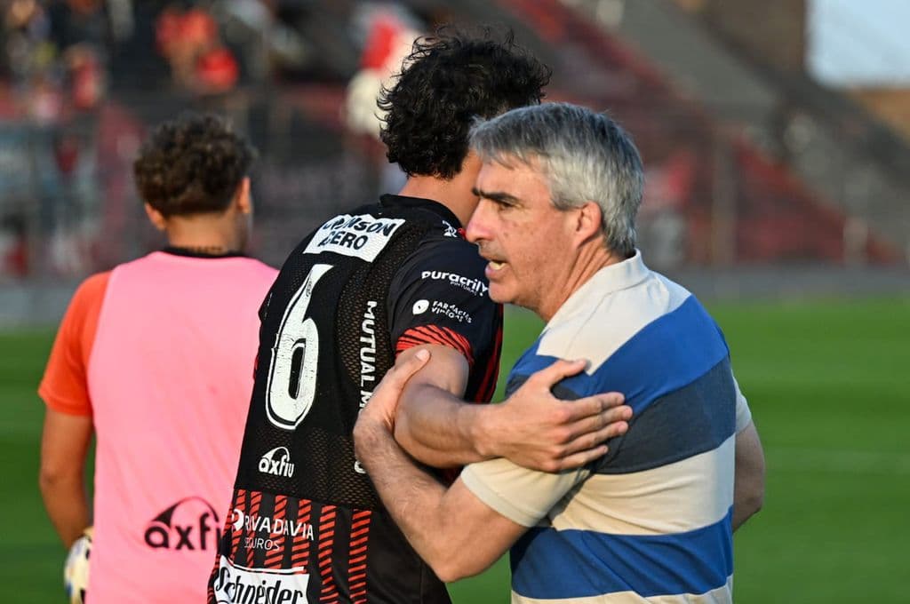 Gabriel Gómez dejó de ser el entrenador de Patronato