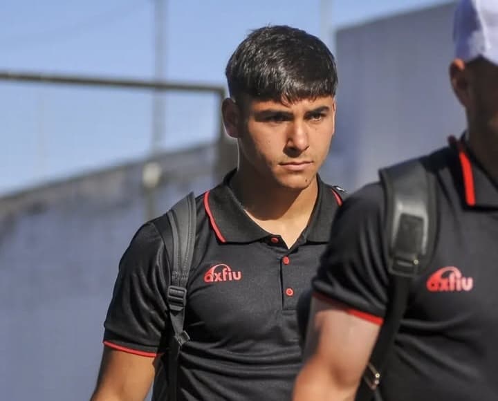 ¿Cómo le fue a Bartolomé Velásquez jugando de lateral? 