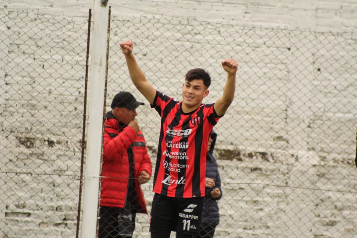 Patronato no afloja en la Liga, goleó y sigue en lo más alto