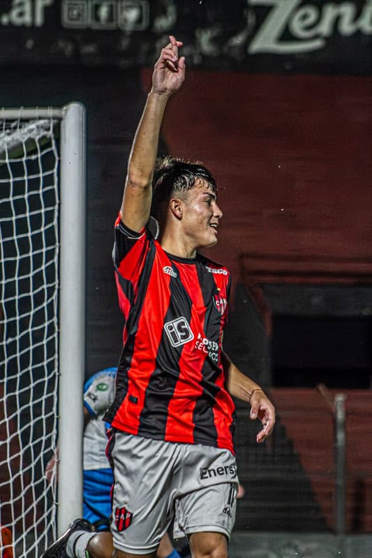 El campeón sigue a paso firme: Patronato goleó a Belgrano y espera rival en semifinales