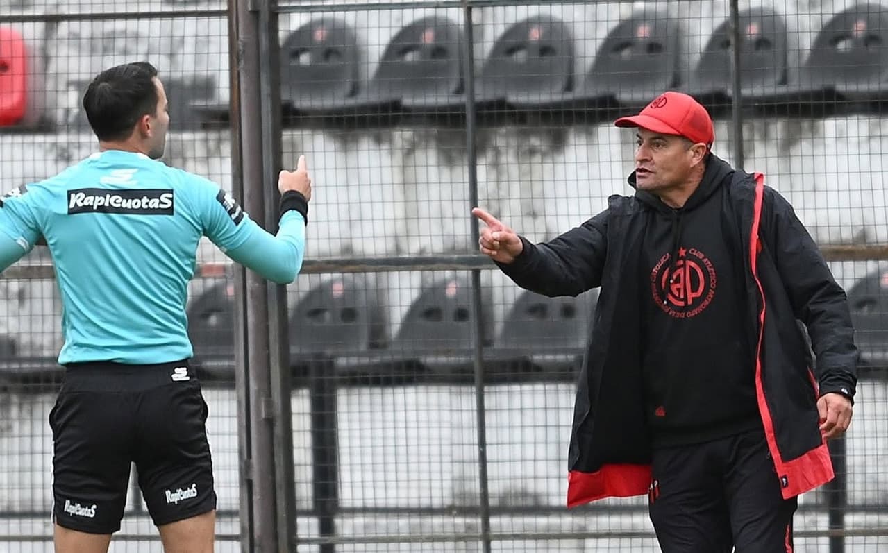 Patronato no pagó y Candia mira el partido desde el palco